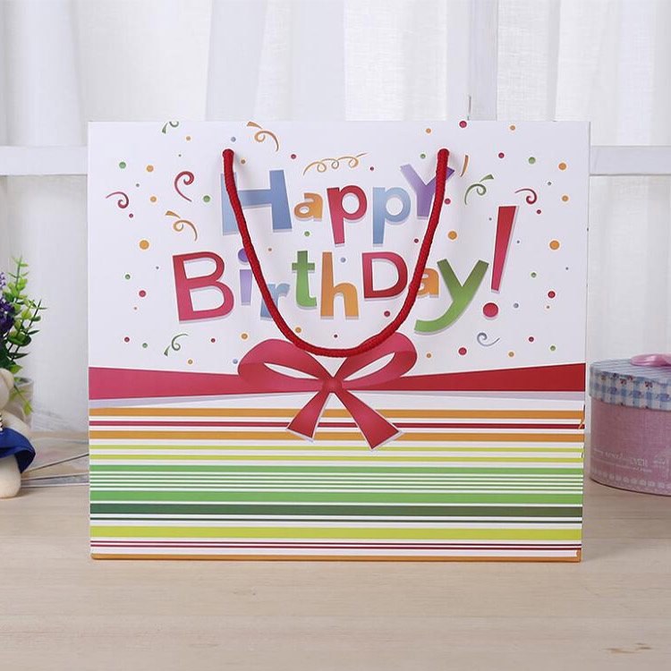 Como as sacolas de papel para presentes podem melhorar sua marca e sua experiência de presentear?